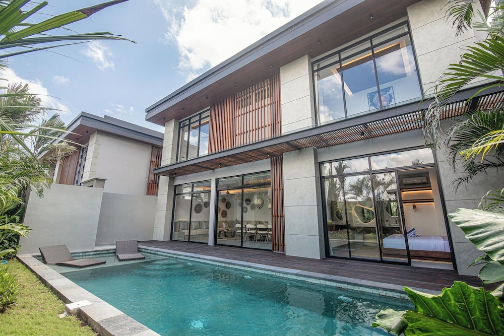 Exquisite 5BR Canggu Villa Steps From the Beach