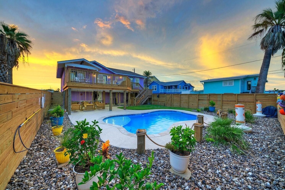 Barefoot & Salty by Avantstay Private Pool view 5