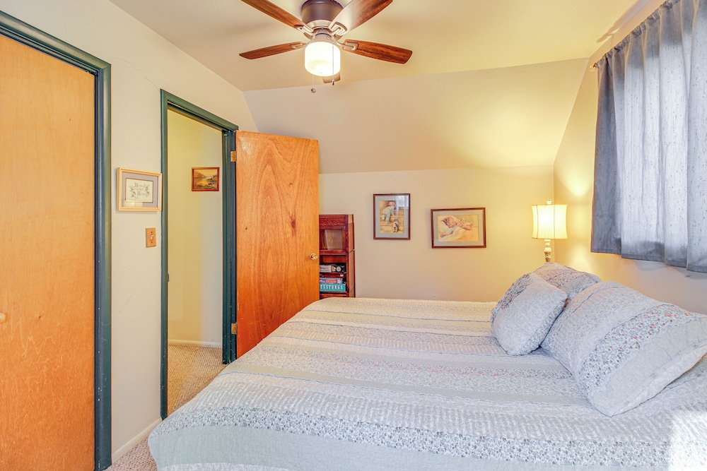 Secluded Cabin w/ Furnished Deck in Scenic Pinetop