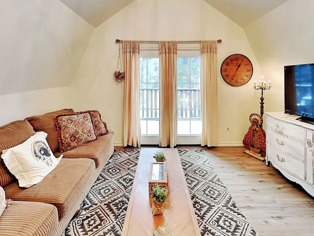 Doc's Den by Ruidoso Vacation Rentals