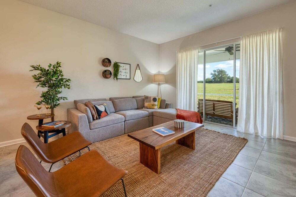 Luxury Brand New 2 Bdrm Condo - Image 3