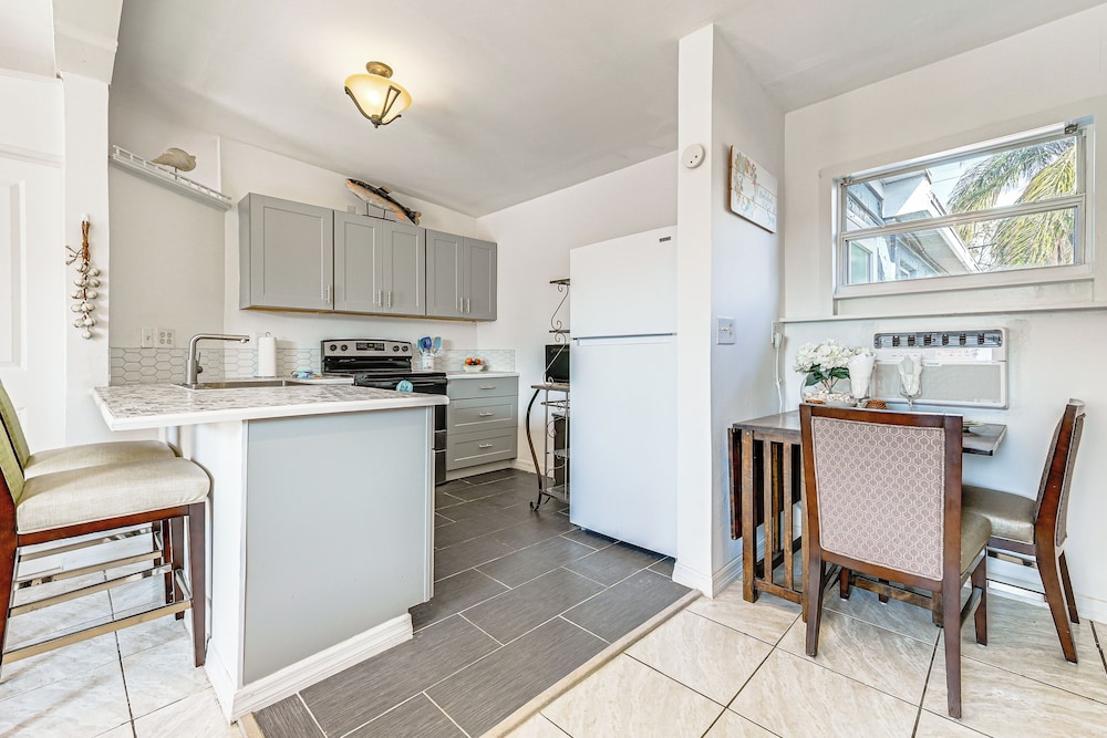< 1 Mi to Hudson Beach: Waterfront Apt w/ Dock