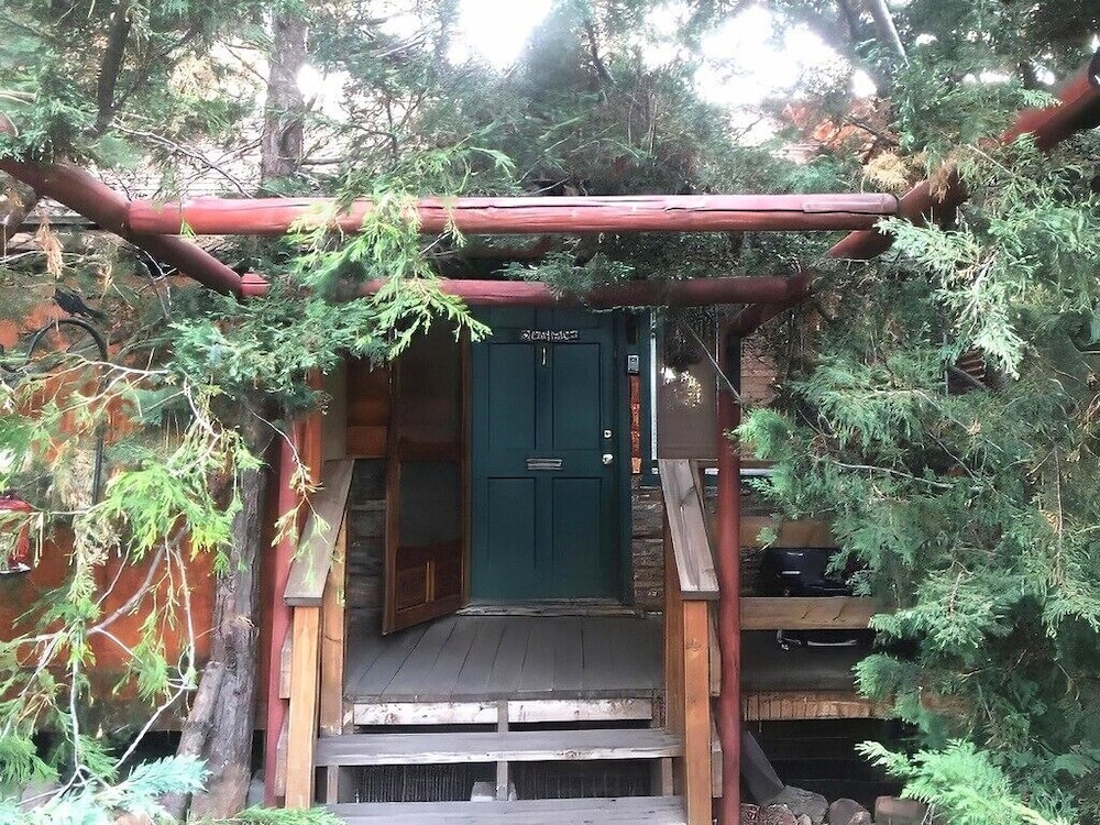 Eagle's Nest Lodge