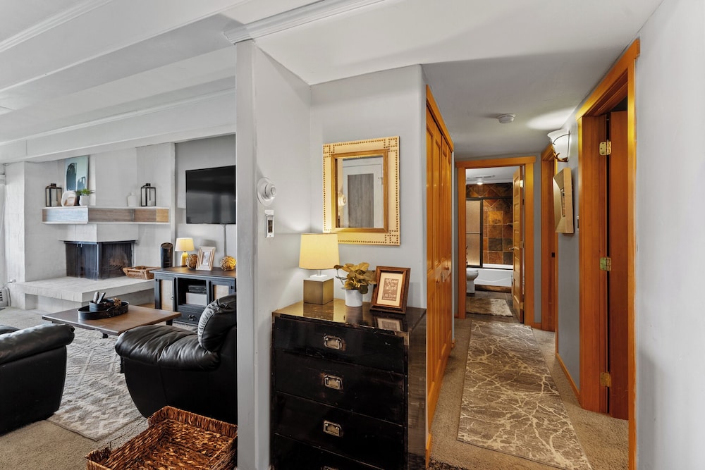 Anchorage West Condos Building 10, Unit #105