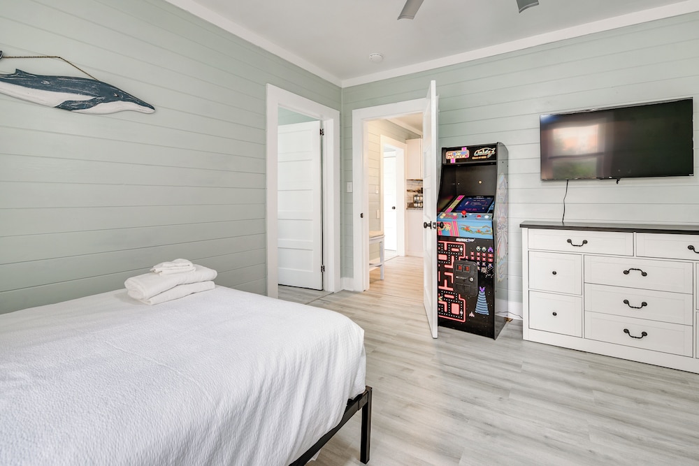 Walk to Shore: Home w/ Deck in North Myrtle Beach