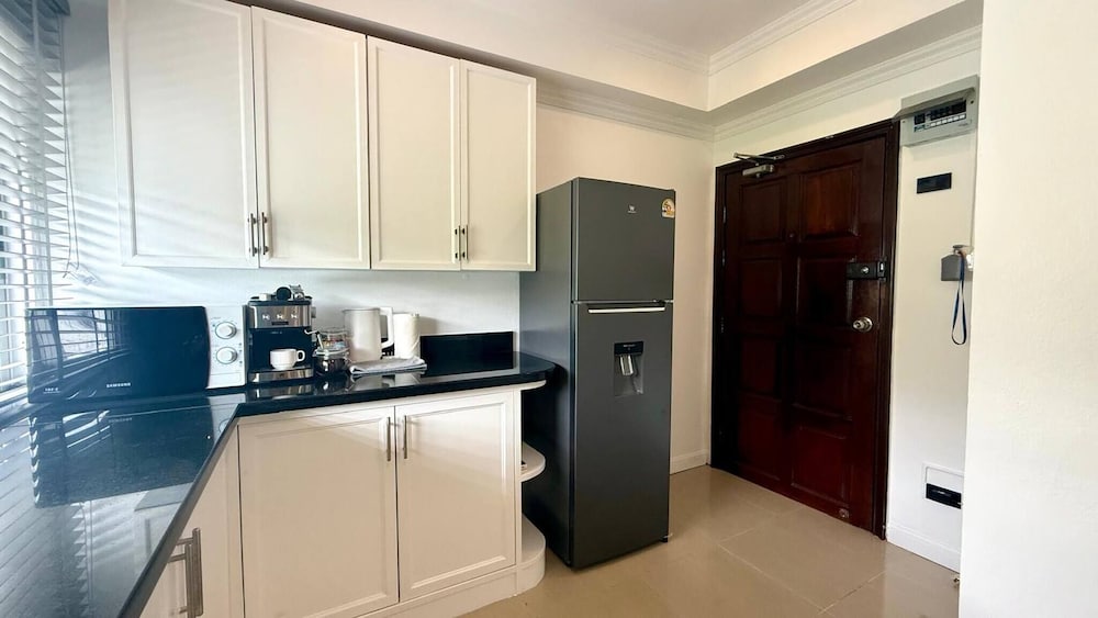 Palace - Spacious 1 Bedroom Condo With Shared Pool