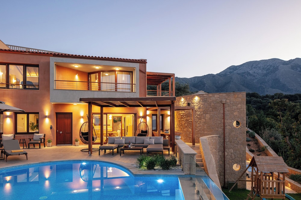 Vardina Villa