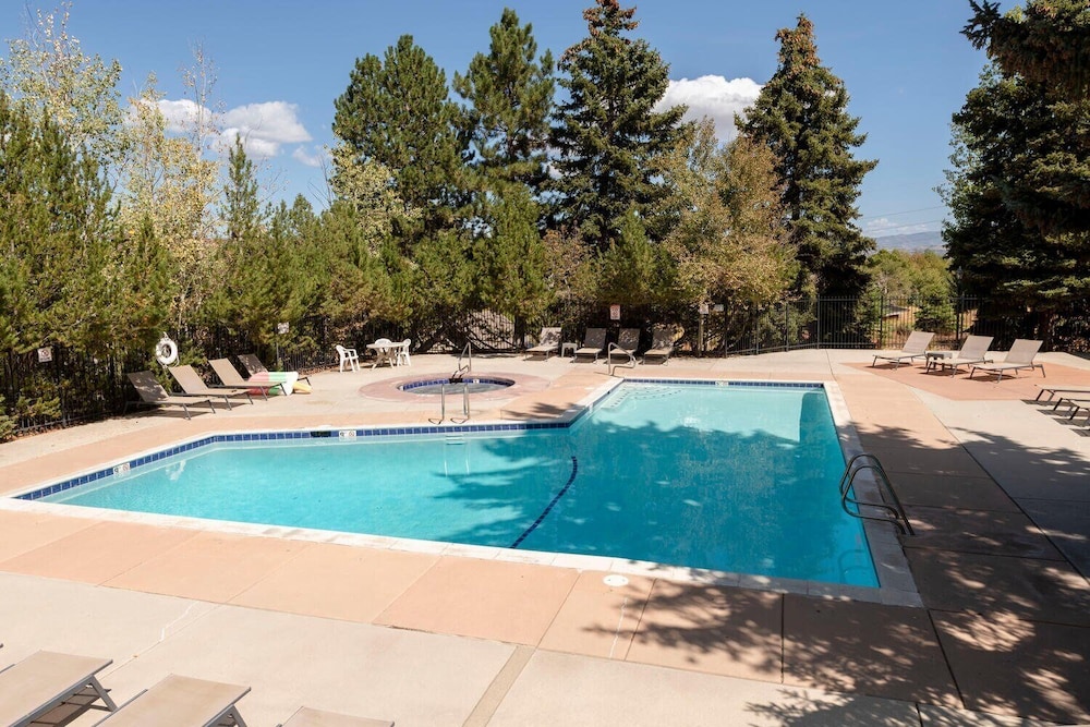 Stylish 4BR Canyons Village-Walk to Cabriolet-Hidden Creek 37D