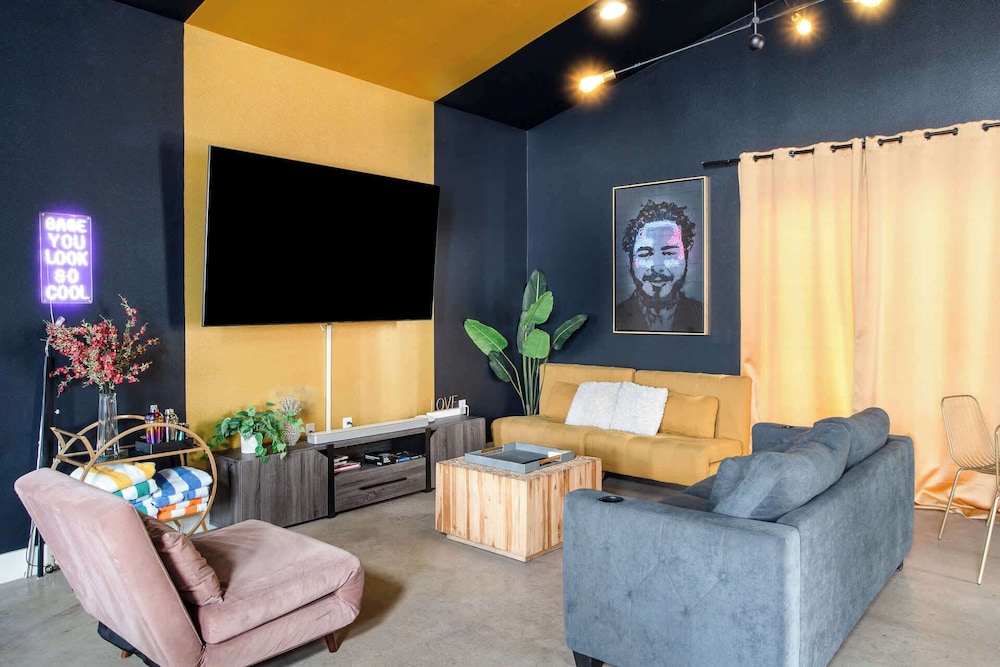 Stylish 4BR Home w Pool Hot Tub Near Downtown