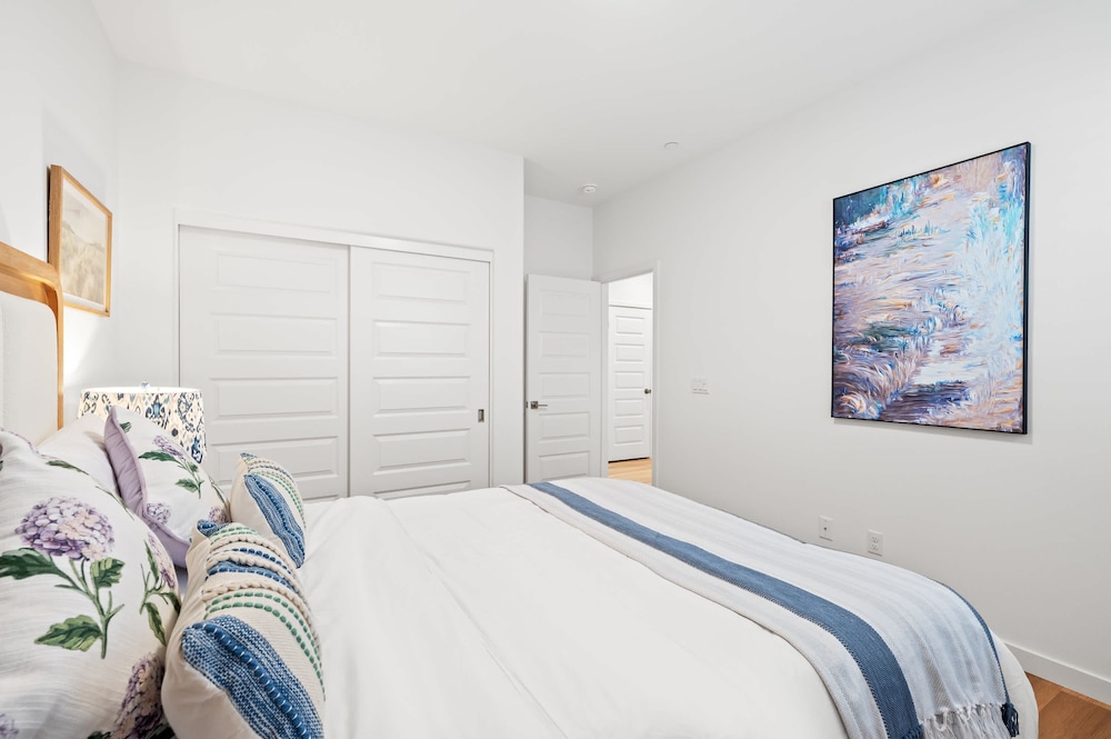 Spacious 5BR Getaway w Game Room Modern Comfort