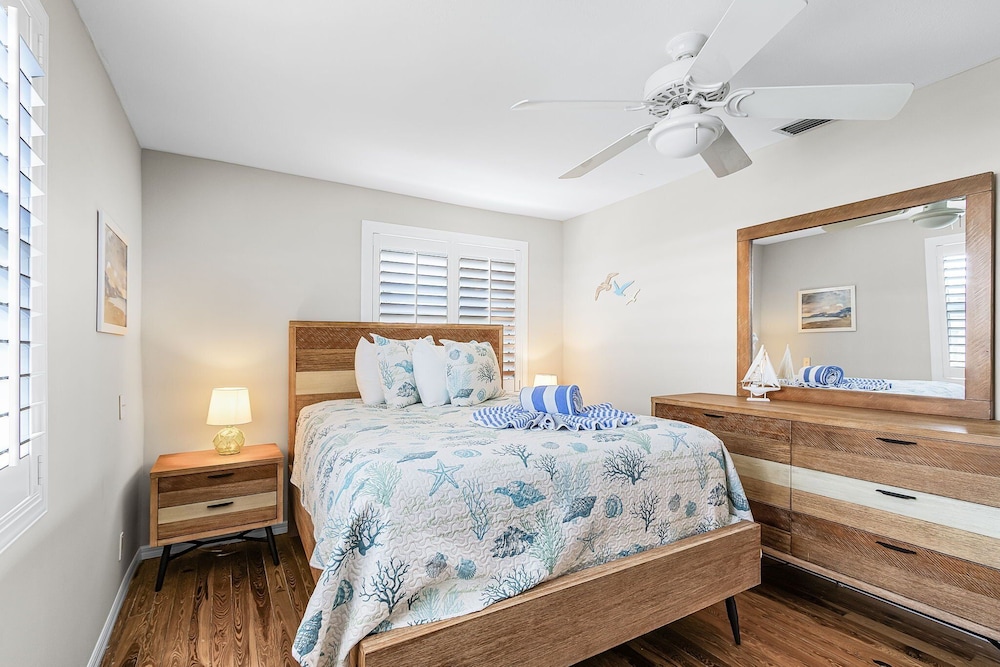 249 Pearl Paradise: 3br/3ba Pool Home! 3 Bedroom Home