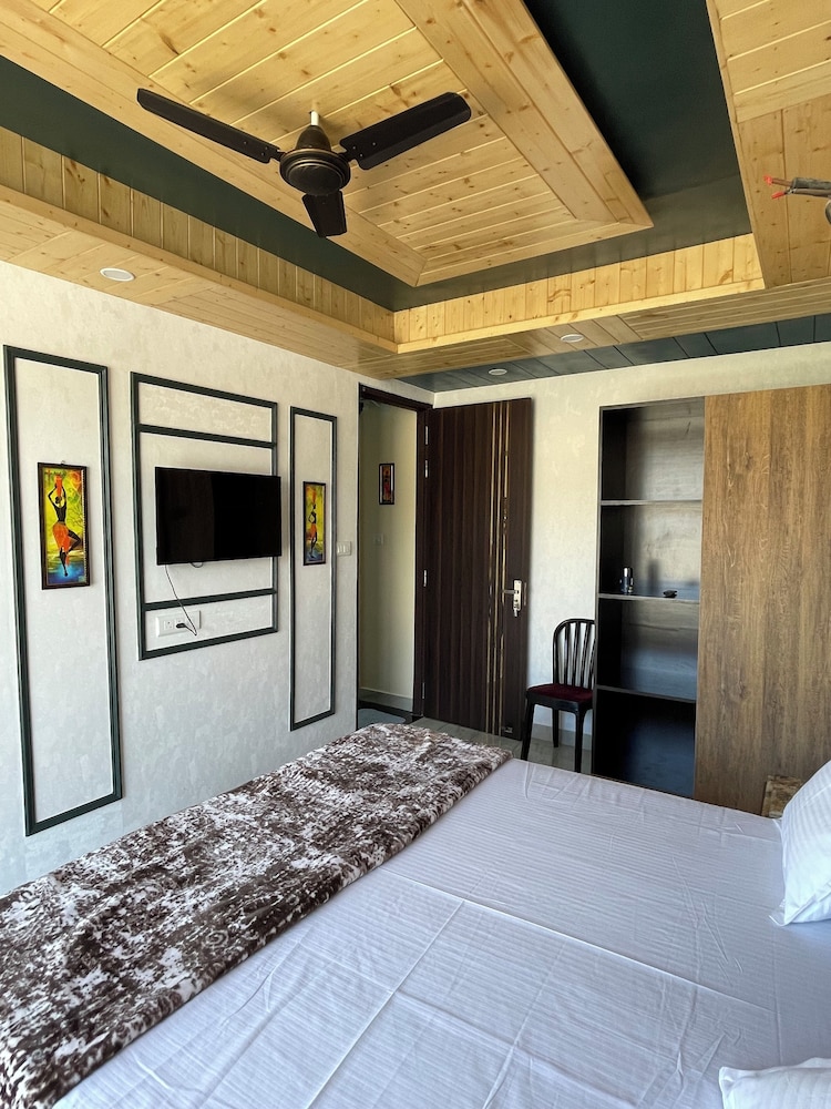 Anand residency