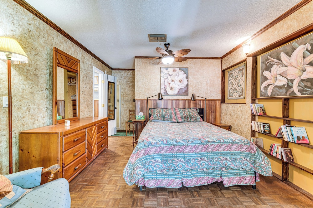 Lake Access + Private Patio: Sunny Inverness Apt!