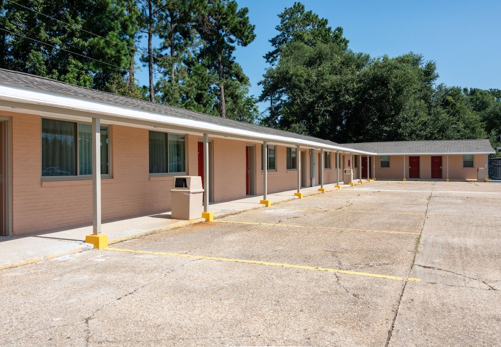 Budget Inn & Suites view 3