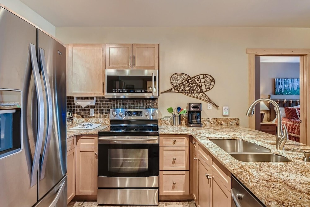 Copper Springs 320 2 Bedroom Condo by RedAwning view 4