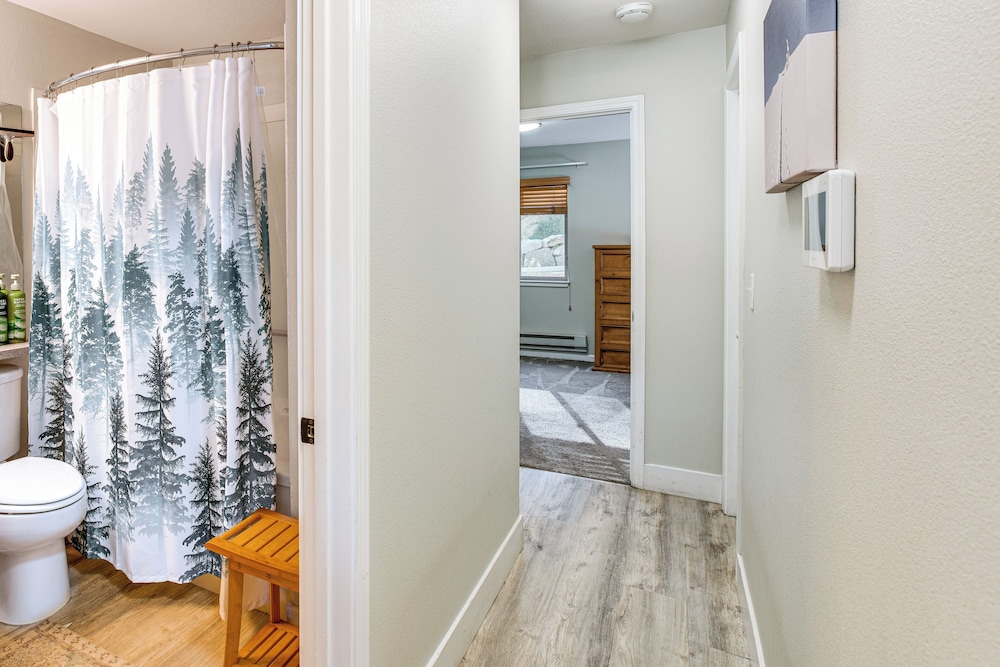 1 Mi to Stagecoach Chairlift: Stateline Condo