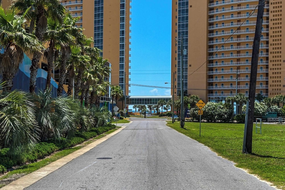 Pool, Patio & Outdoor Dining + Walk to Shore, Pier Park Sanctuary on Sands