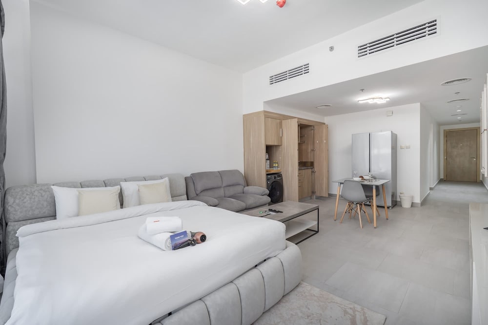 Heart-captivating Studio in Shamal Waves 2