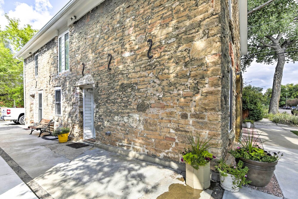 Laramie Vacations - Historic Laramie Condo - 3 Blocks to Downtown  UW - Property Image 9