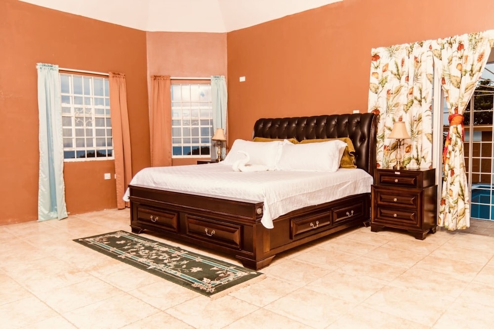 Villa Solstice Luxury 4 Bedroom view 5