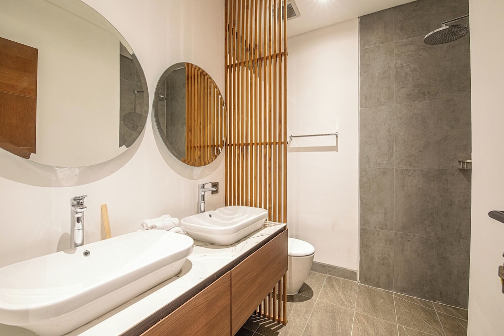 Tropical Elegance 5BR Canggu Villa Near Beach