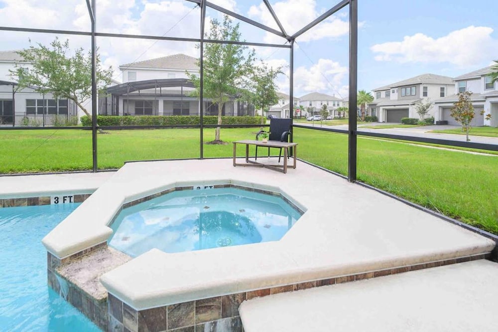 Super Size - 11br Spacious Home w Pool HOT TUB