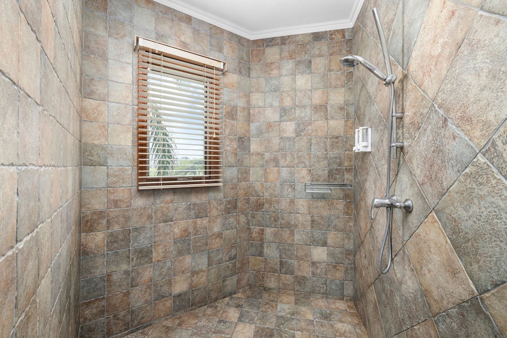 Amazing 4br4ba Villa w Pool Birdsanctuary Views