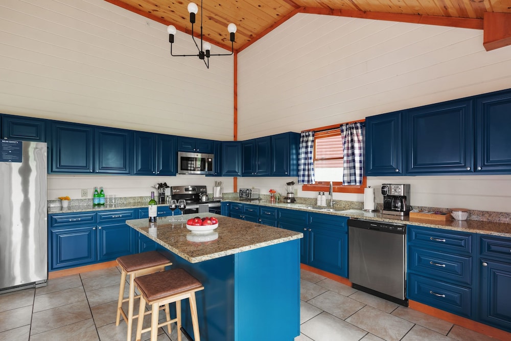 Smoky Ridge Newly Renovated Cabin w Indoor Pool Game Room Theater