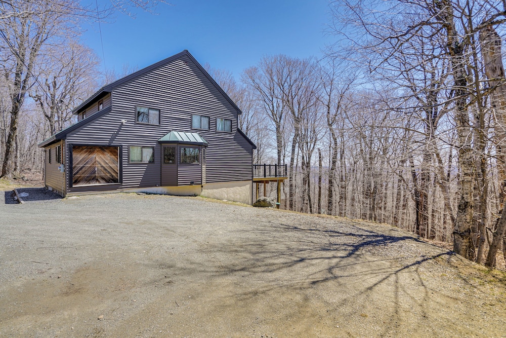 Wilmington Retreat w/ Deck, Lake Views & Game Room view 4