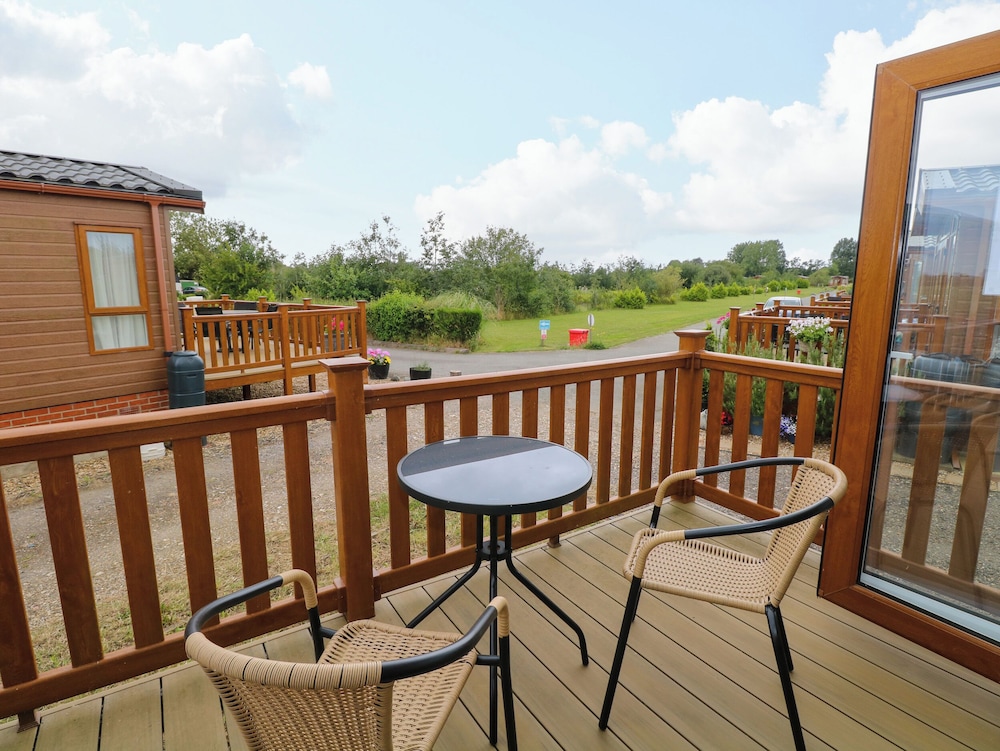 Lodge 26, Fishing Lakes