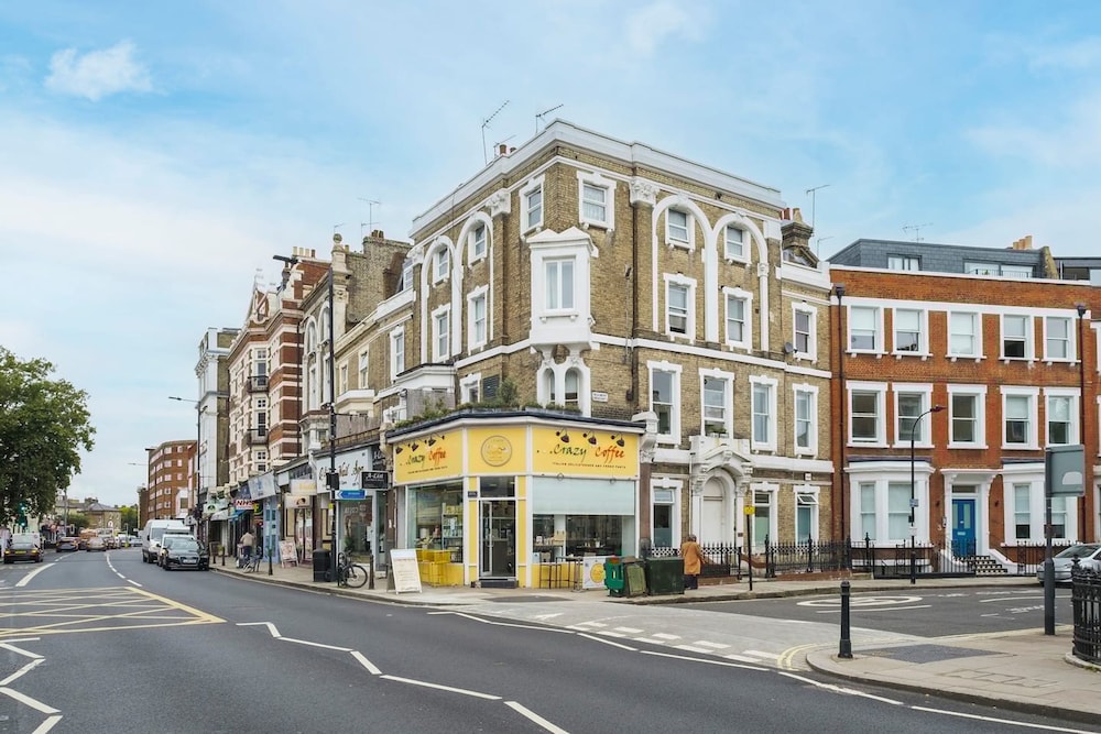 3 Bed 3 Bathroom Flat in Kensington B
