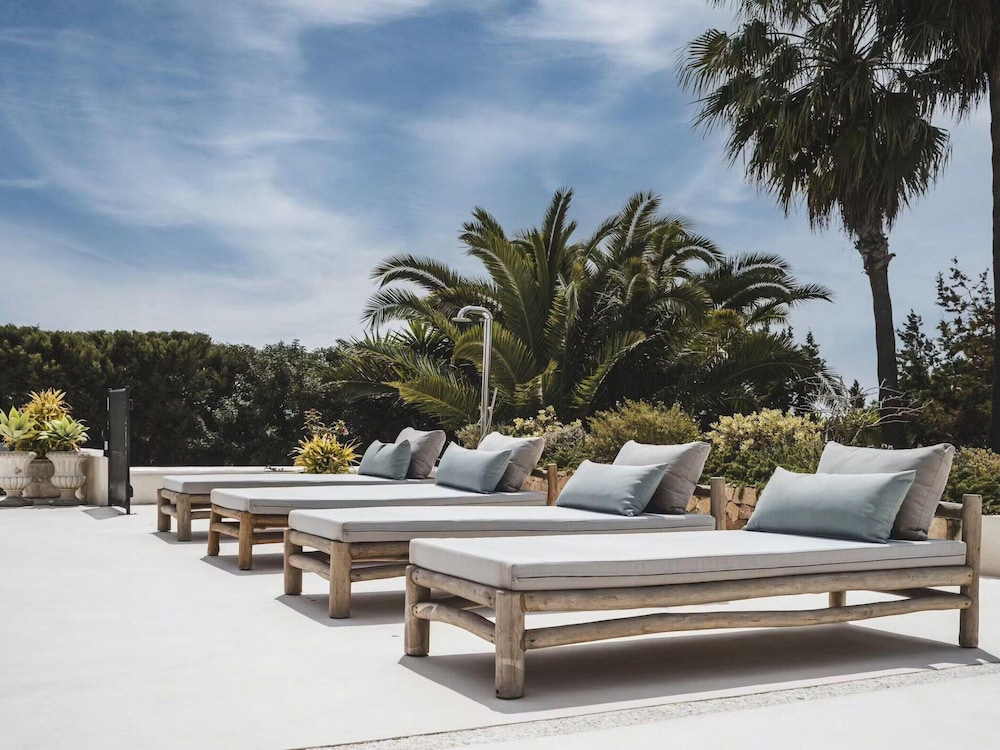 Impressive Holiday Home With Views