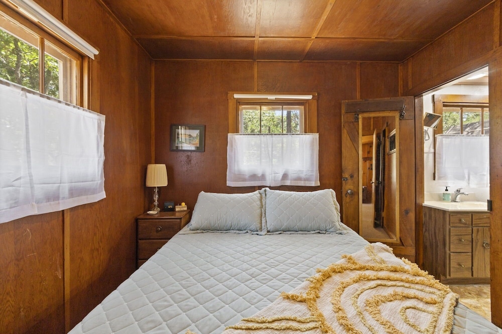 The Nest 4 Bedroom Cabin by Redawning view 3