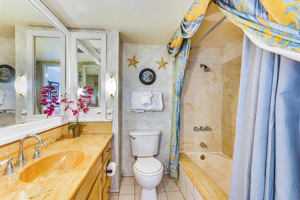 < 1 Mi to Magic Sands Beach: Condo w/ Pool Access!