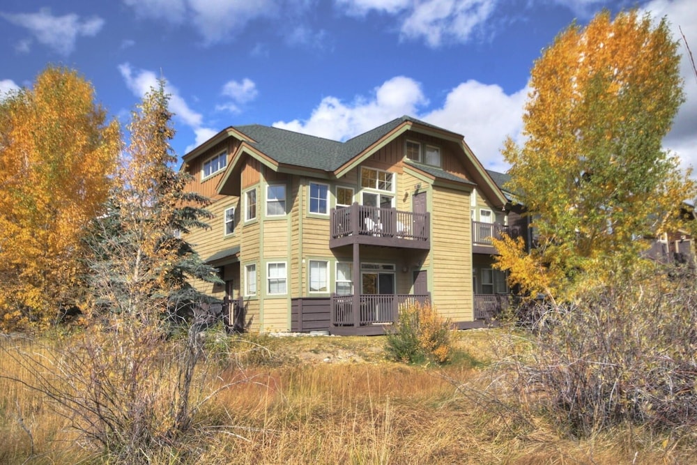 Tarn Landing C-19 1 Bedroom Condo by RedAwning