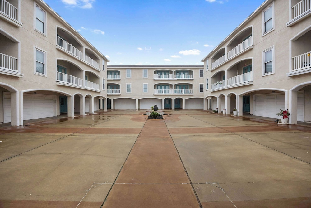 Coastal Townhouse TX Retreat!