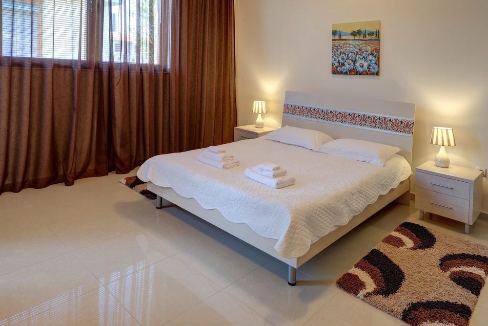 Lighthouse Luxe Estate Apart & Villas