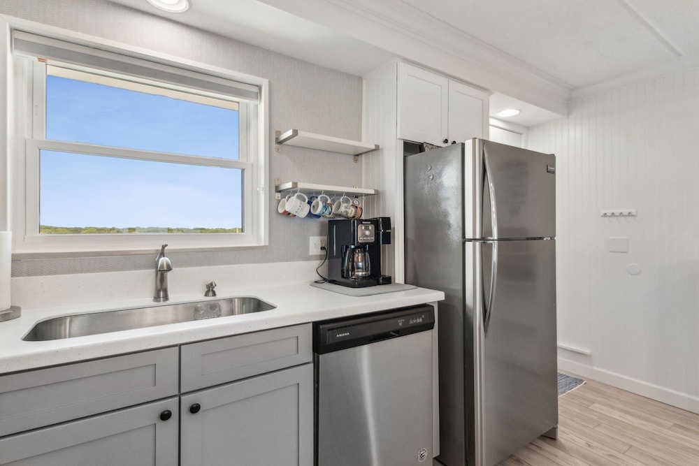 663 Amelia By The Sea 2 Bedroom Condo