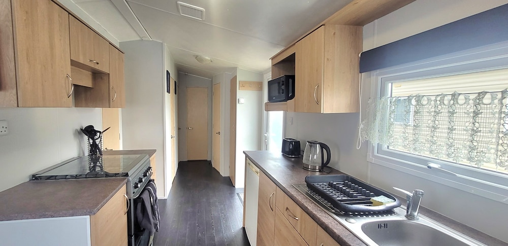 Stunning Holiday Home Beautiful Lakeside Views 15 Mins From Goodwood