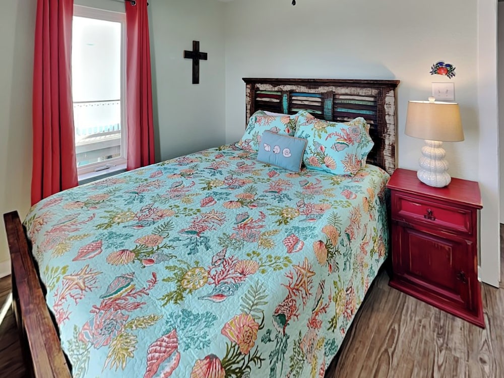 Aransas Bay Getaway by Miss Kitty’s