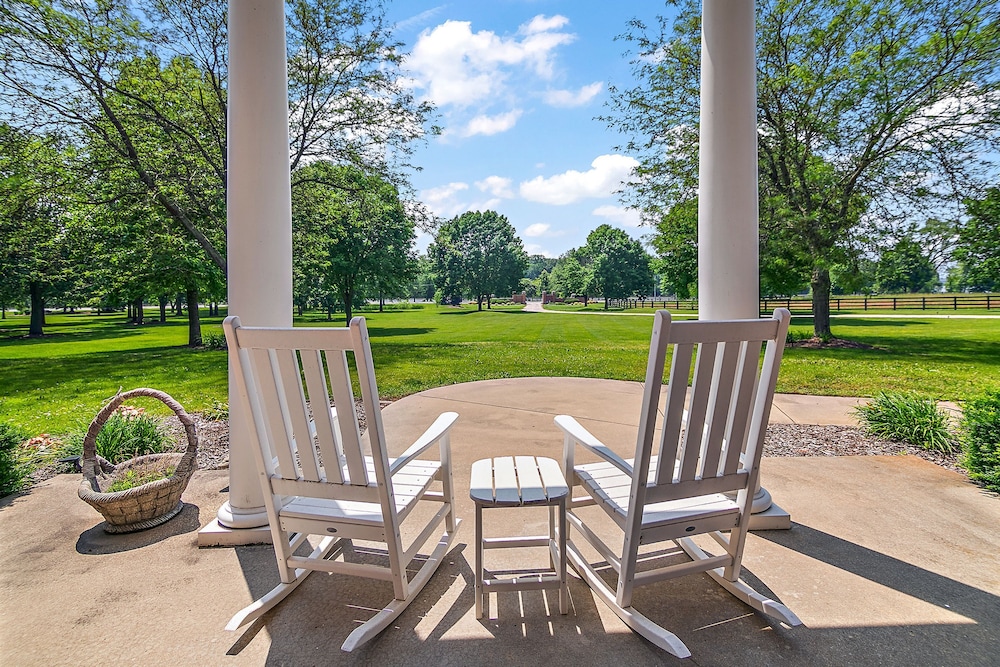 Private Riverbank 27-acre Estate 1 hr From Chicago