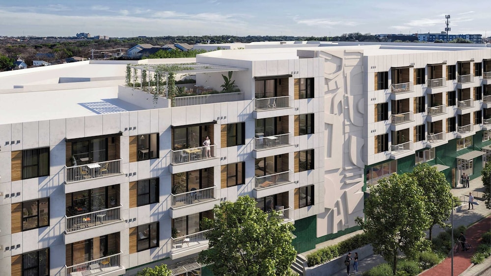 4 King Suites Resort-style Amenites w/ Pool, Bar, Dining, Terrace The Code by Avantstay