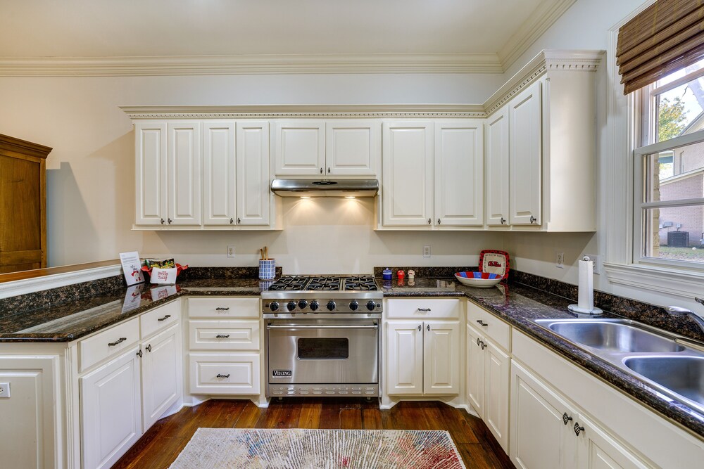 Large, Elegant Home < 2 Miles to Ole Miss!