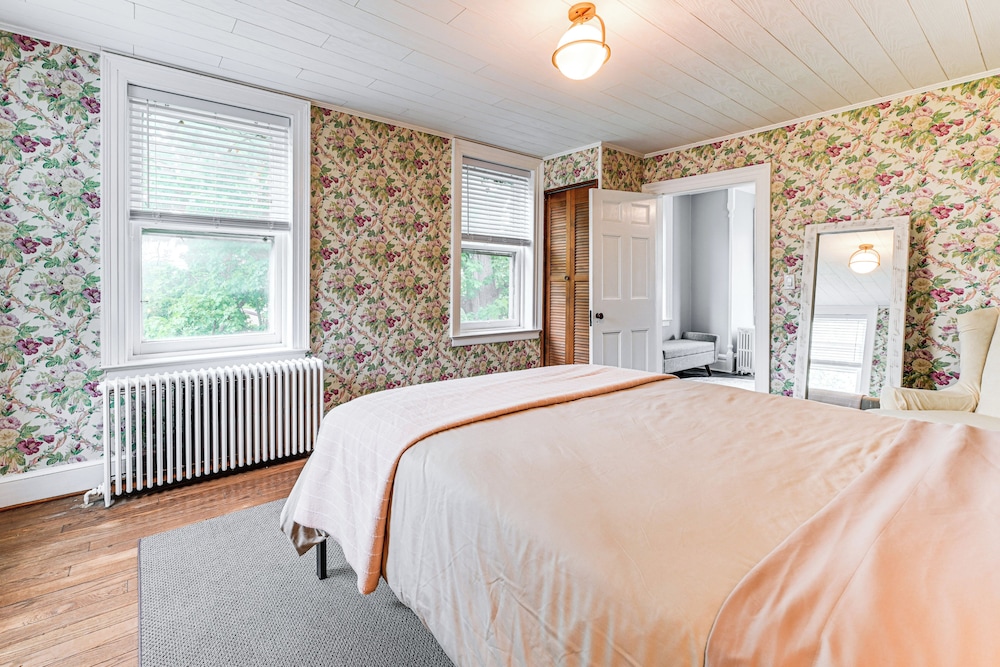 Near Lake & Wineries: Spacious Union Springs Home!