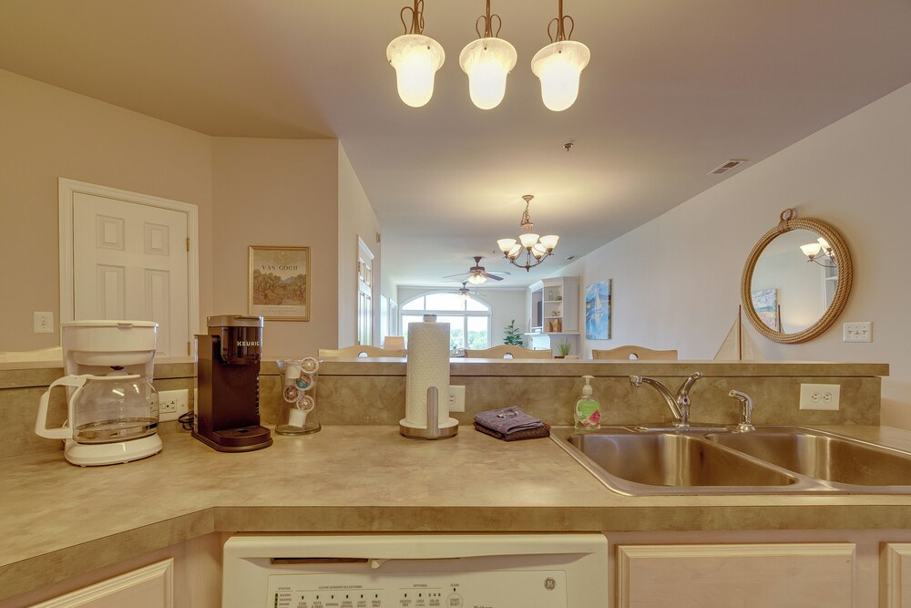 Community Pools & Beach: Smith Mountain Lake Condo