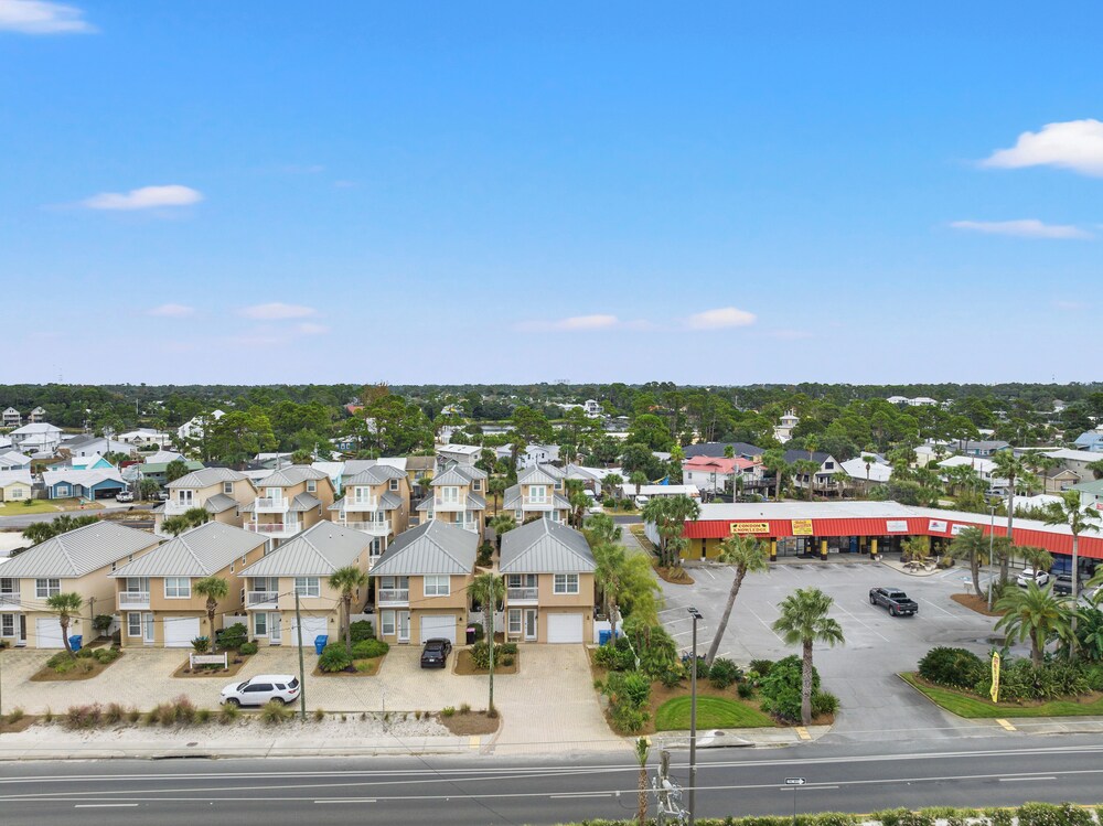 Escape to Sand Dollar Holler: Coastal Retreat, 3 Beds, 2.5 Baths, Sleeps 10!