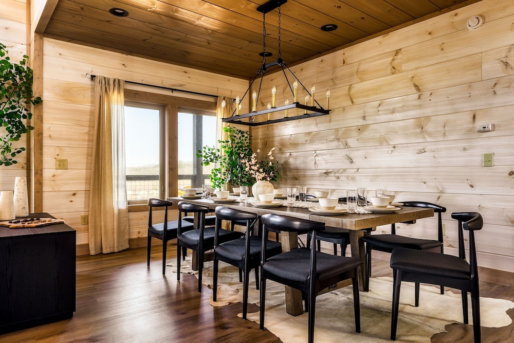 The Luxe 4 Bedroom Cabin