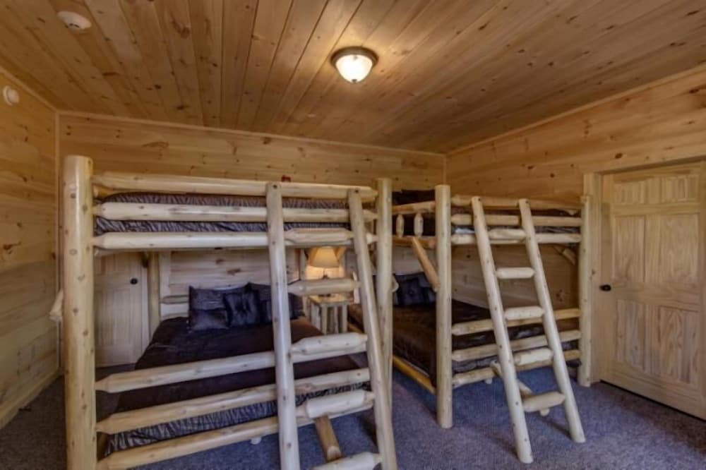 Mountain View Lodge - 9 Bedrooms, 9 Baths, Sleeps 40 Home