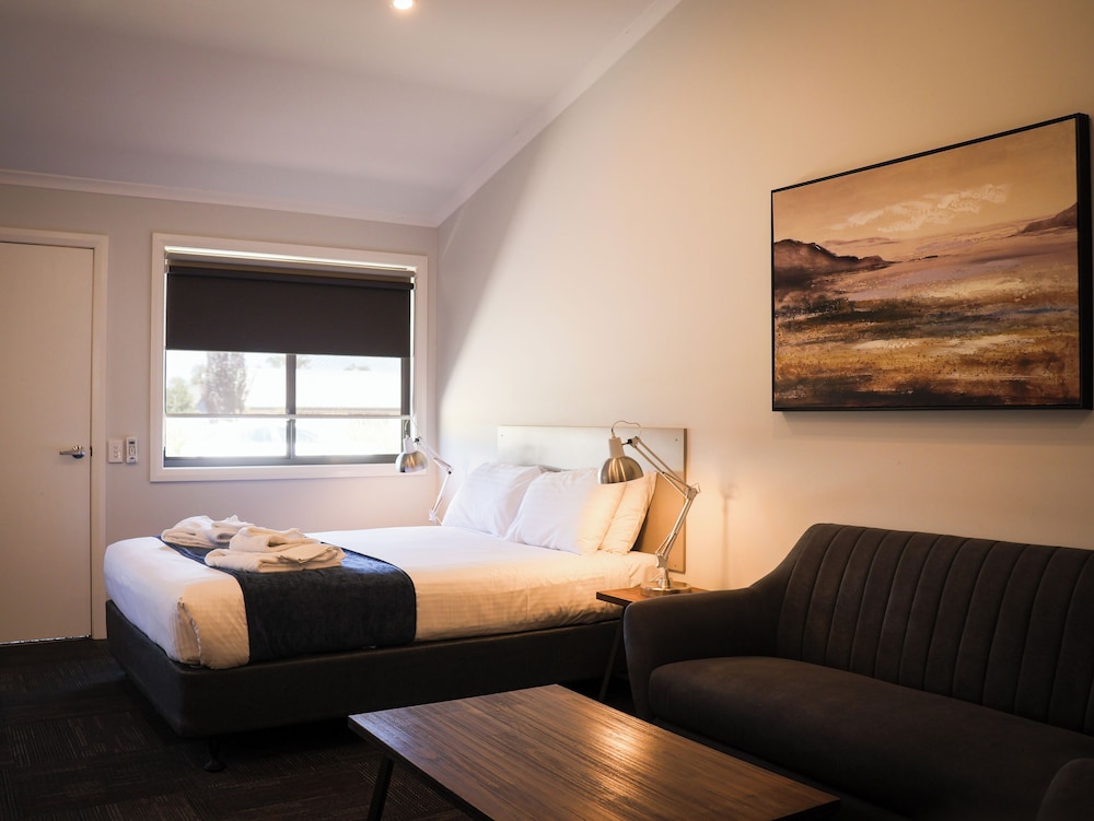 Eastend Studio Apartments