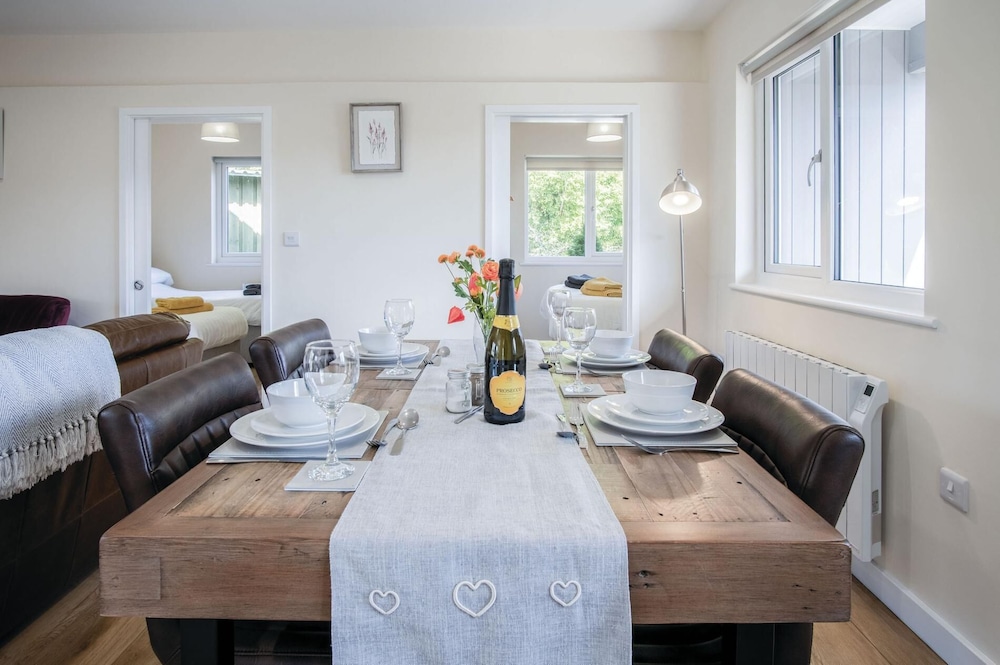 Skomer Lodge - 2 Bedroom Lodge - Manorbier